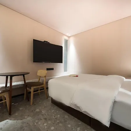 Busan Daeyeon Mute Hotel