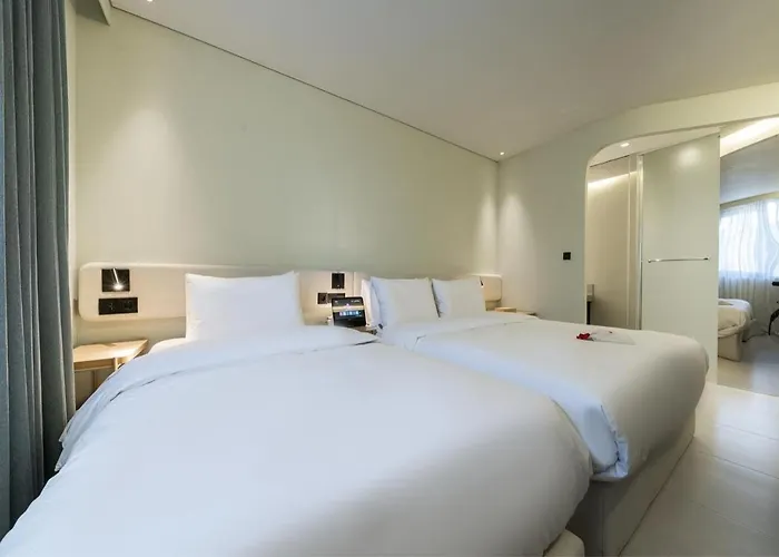 부산 대연동 뮤트호텔 Hotel