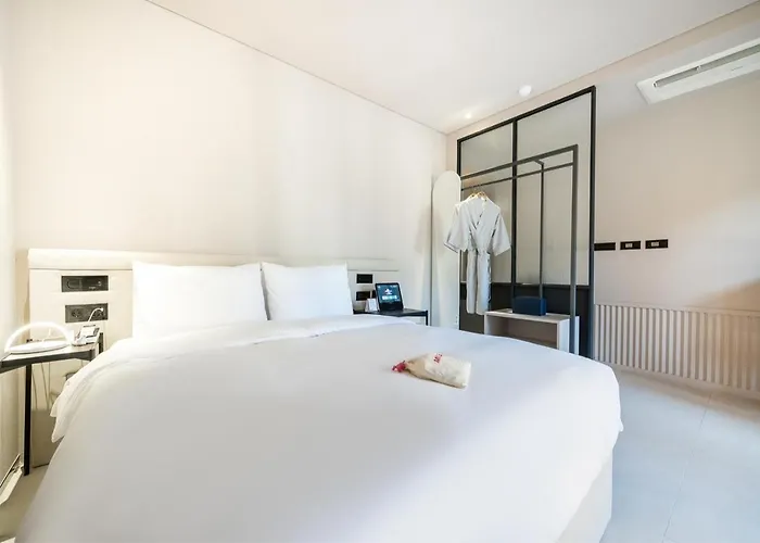 부산 대연동 뮤트호텔 Hotel *