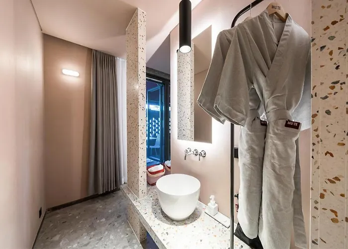 부산 대연동 뮤트호텔 Hotel *