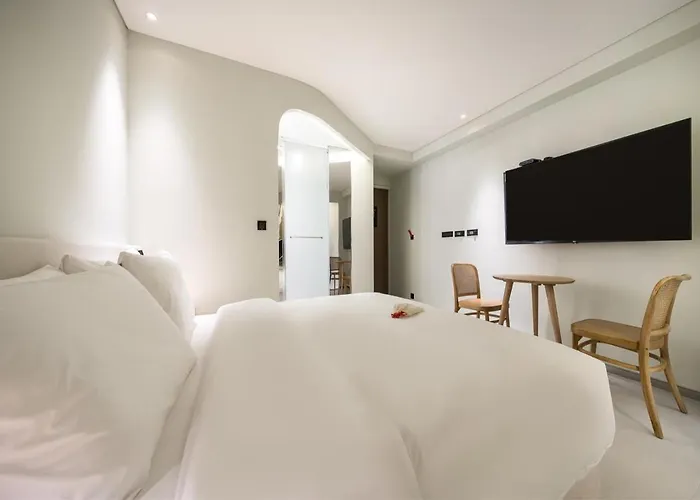 부산 대연동 뮤트호텔 Hotel