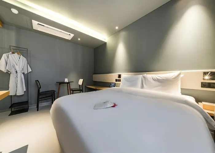 부산 대연동 뮤트호텔 Hotel